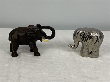 Pair of Elephant Figures