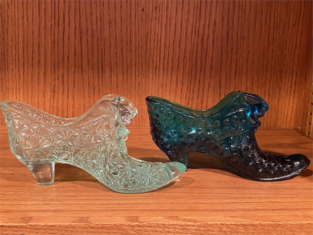 North East Ohio Auctions - Fenton Glass Shoes