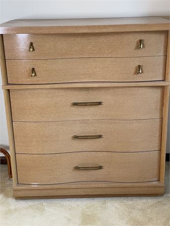 Blonde Mid-Century Chest of Drawers - Lot 1