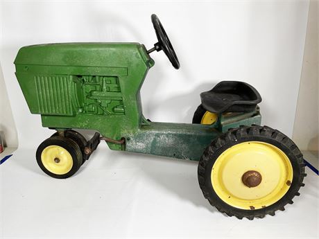 Kid's John Deere Pedal Tractor